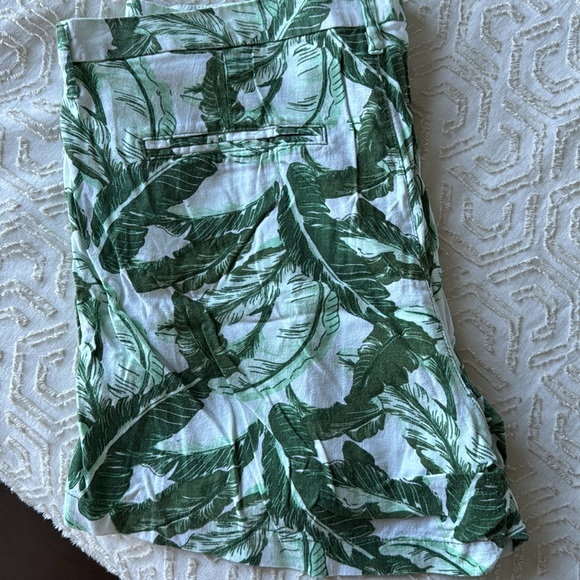 Very cute banana leaf GAP Shorts - Picture 2 of 3